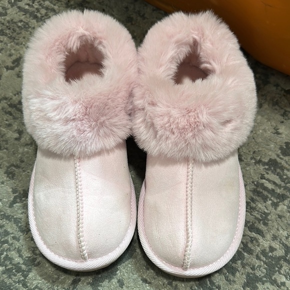 Cat & Jack Cozy Pink Slippers with Fur Lining - Picture 1 of 2